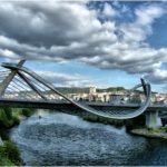 El río Miño nace en Galicia (Lugo) y discurre hasta hacer frontera con Portugal. Finalmente desemboca en la Guardia (Pontevedra).