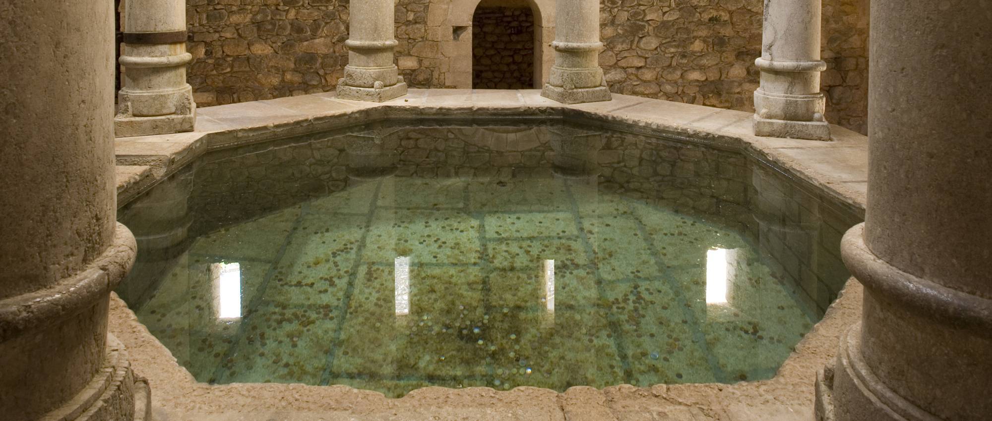 Conoce seis baños árabes públicos de España