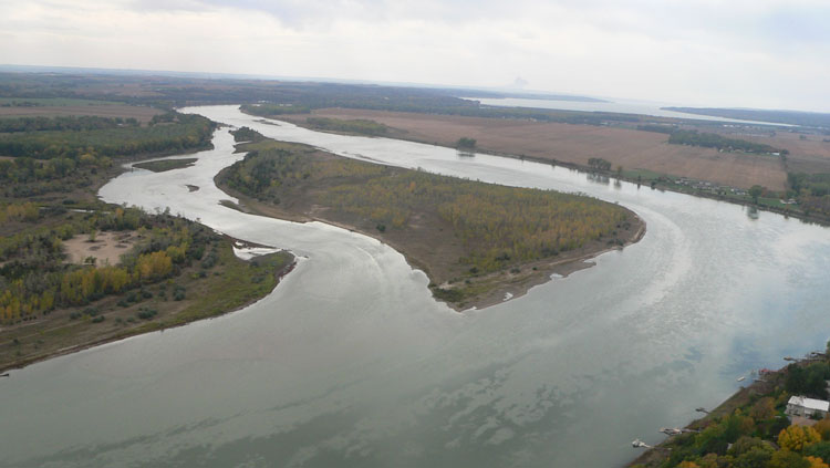 El río Misuri va desde las Montañas Rocosas hasta el Missisipi pasando por las grandes llanuras. 