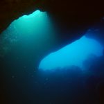 Las cuevas submarinas son cavidades naturales del terreno en el mar