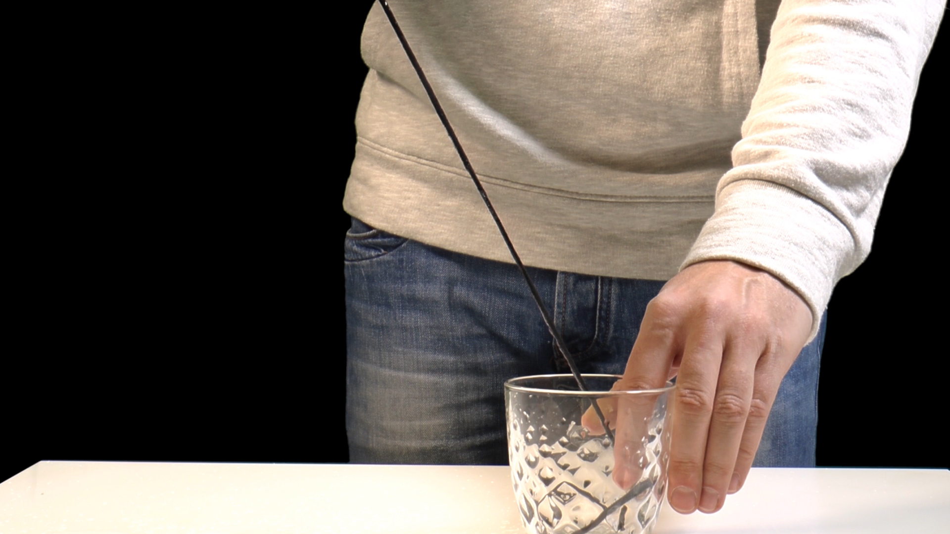 ¿Cómo hacer pasar agua de un vaso a otro con un cordón? Fundación Aquae ¿Cómo hacer pasar agua de un vaso a otro con un cordón? Fundación Aquae