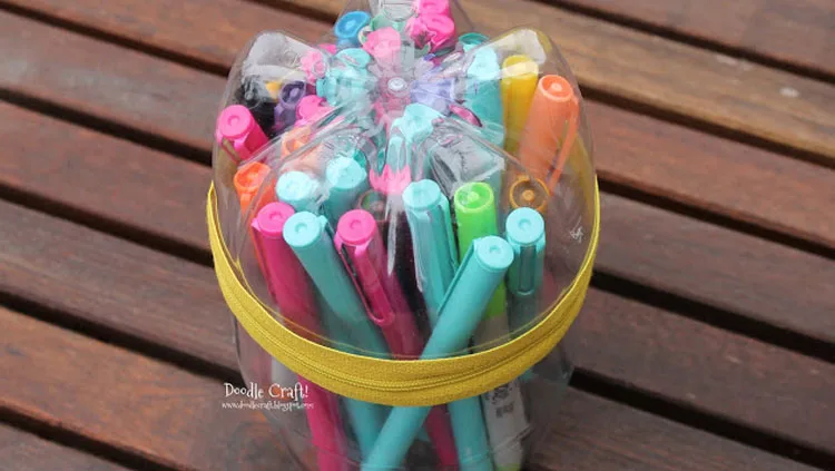 Reutilizar plastico para crear un estuche