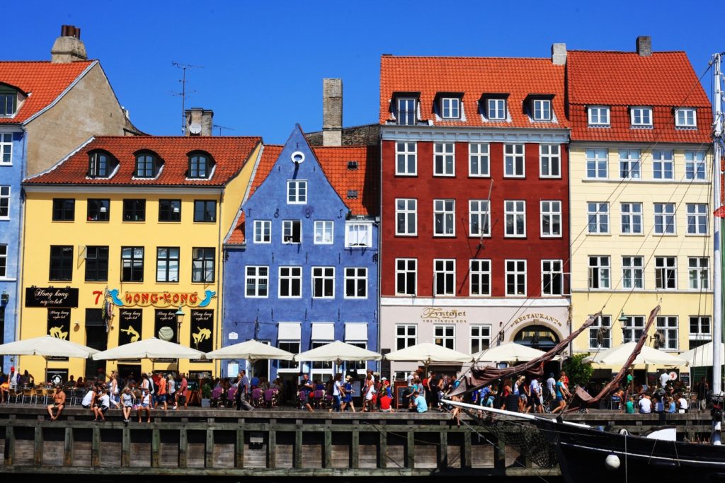 Copenague se considera destino sostenible por potenciar la movilidad urbana y la reducción de emisiones