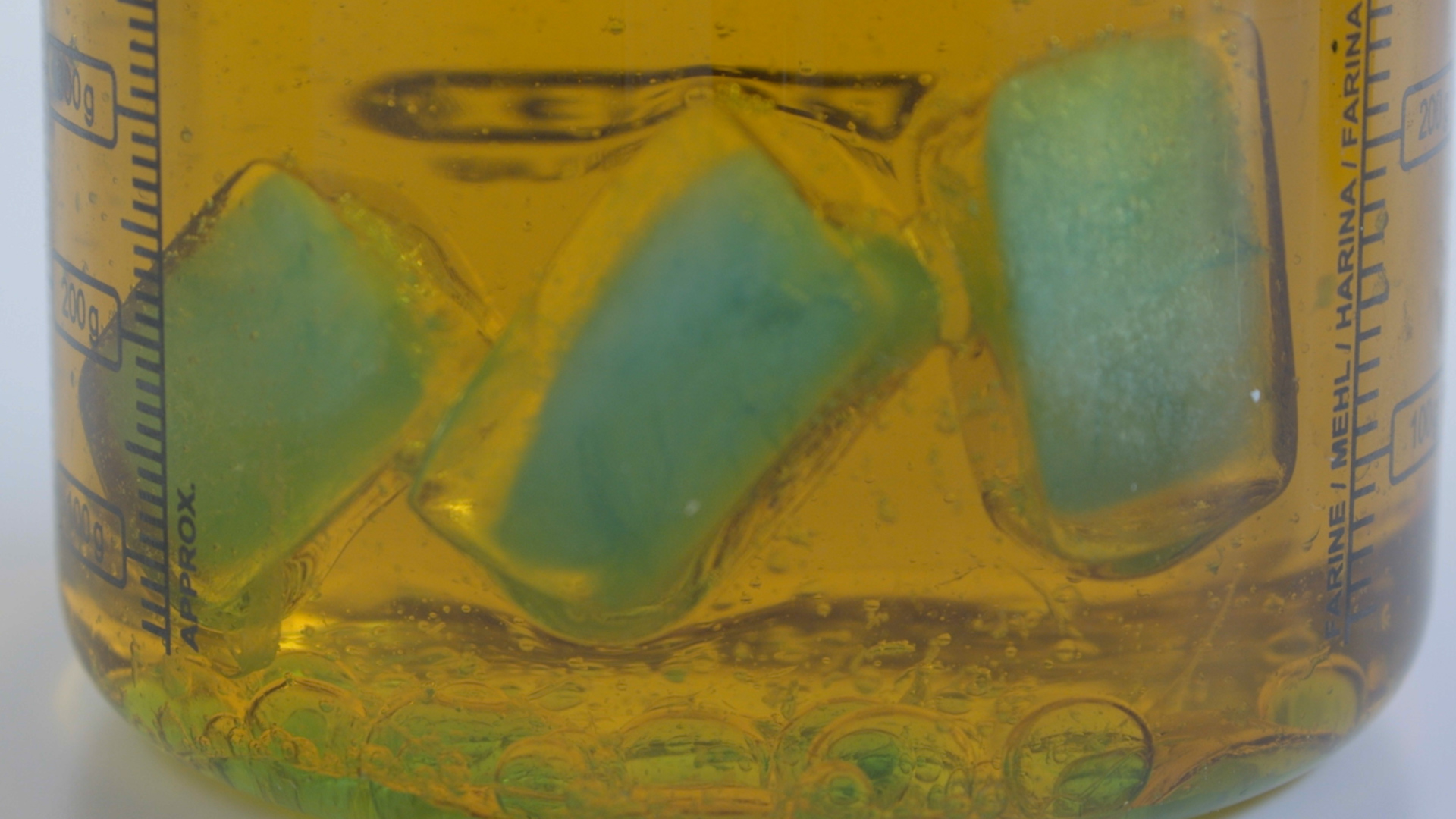 Densidad del agua, aceite y hielo diferencias Fundación Aquae