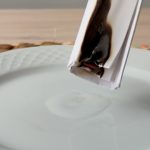 Para crear fuego invisible solo es necesario un plato, gel hidroalcohólico, agua y un mechero