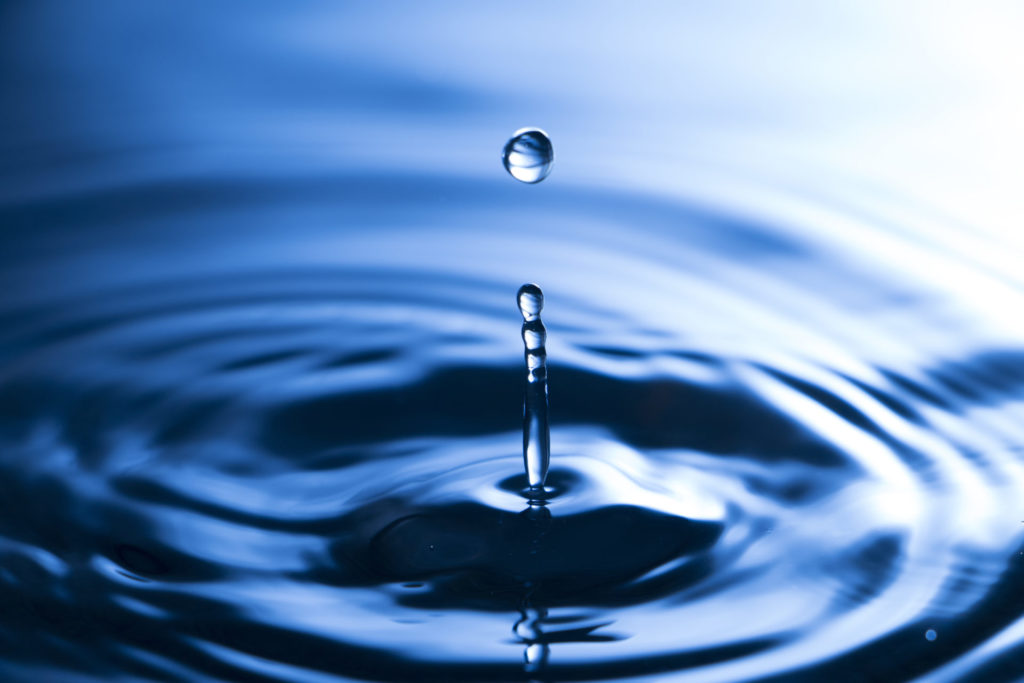 La viscosidad del agua suele ser bastante baja en comparación con otros líquidos