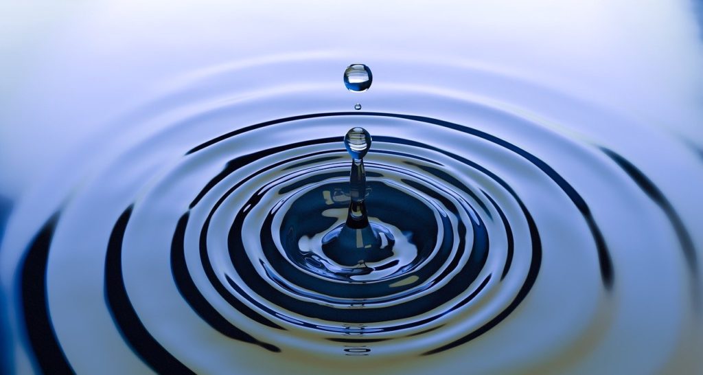 Las diferencias entre el agua pesada y el agua ligera radica en la particularidad de sus moléculas