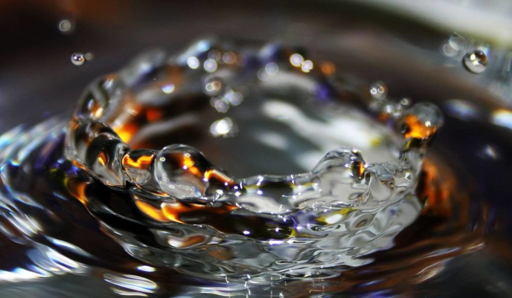 Las diferencias entre el agua ligera y el agua pesada reside en sus moléculas del agua