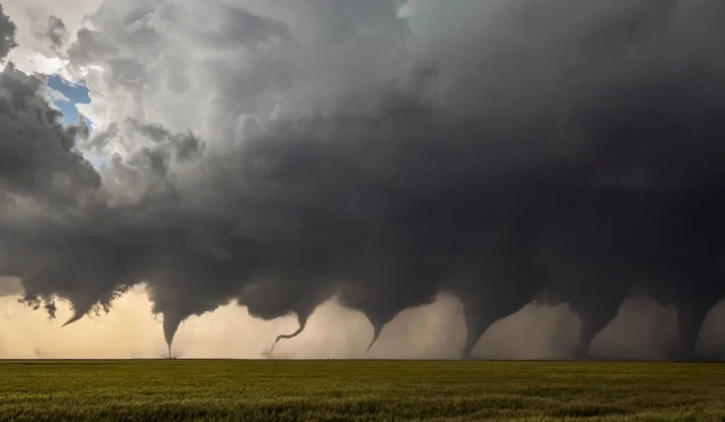 qu-es-y-cmo-se-forma-un-tornado1-1024x597.jpg.webp