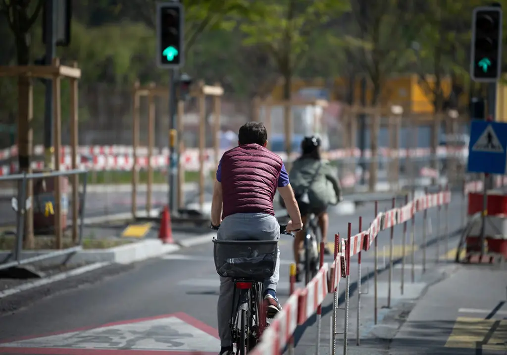 Una de las recomendaciones sostenibles es potenciar el uso de la bicicleta para ayudar a reducir las emisiones provocadas por el transporte