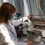 Débora Sorolla aborda la importancia de establecer una metodología estandarizada para la detección y análisis de los microplásticos en el agua
