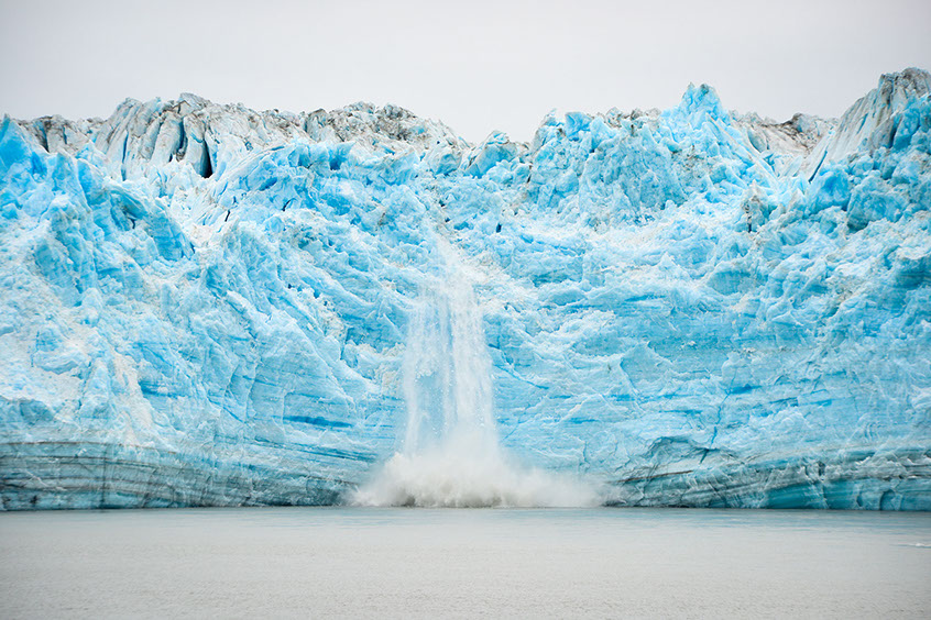 El glaciar Hubbard, en Alaska, experimentando el deshielo. BKMCphotography © Shutterstock.