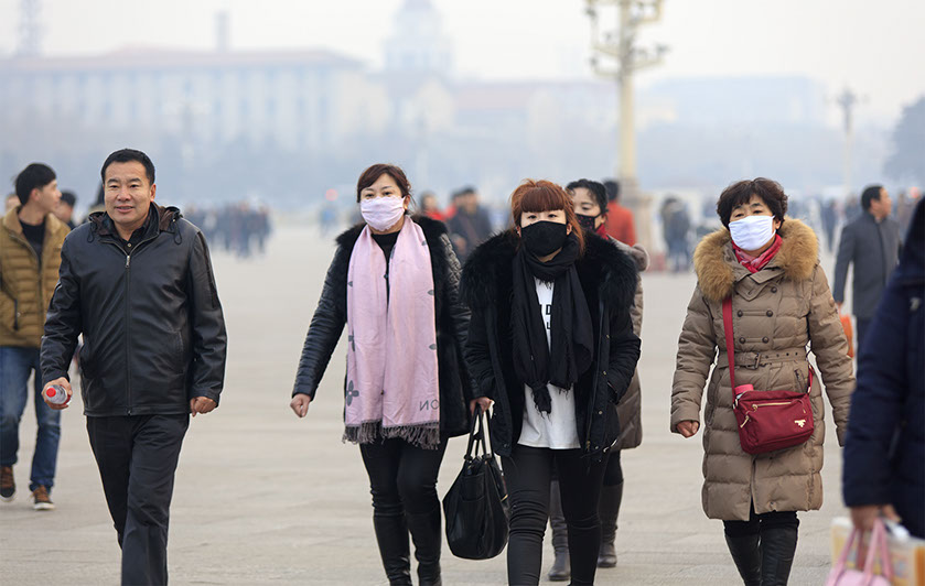 Gente cubierta con mascarillas en Beijing, una de las ciudades más castigadas por la lluvia ácida. Testing © Shutterstock.