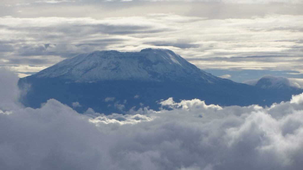 El Kilimanjaro cubierto de nubes. | FOTO: Lisebon via Pixabay